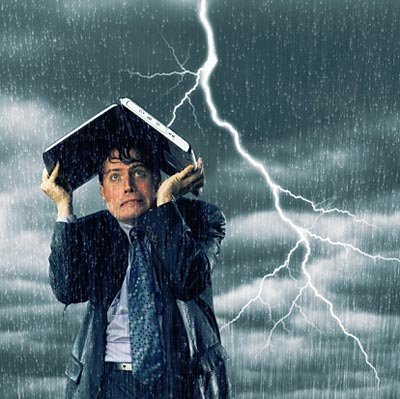  雷雨臨空，你應(yīng)該躲到哪里去？