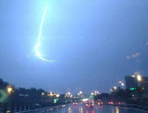 雷電的一般知識(shí)-雷電的放電過(guò)程及其主要特性